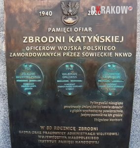 wsw w krakowie 3 284x300 - Tablica pamięci ofiar zbrodni katyńskiej na budynku Wojewódzkiego Sztabu Wojskowego w Krakowie
