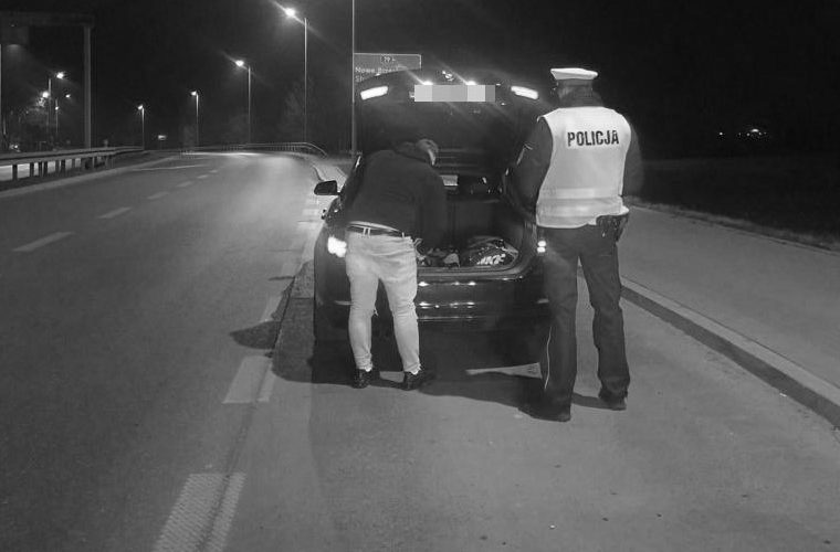 policja 760x500 - Policyjne działania przeciwko nielegalnym wyścigom w Małopolsce