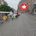 parada 24 150x150 - Fotorelacja z IX Krakowskiej Parady Szkolnych Patronów