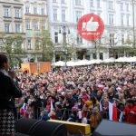 bialo czerwone spiewanie 7 150x150 - Krakowianie świętują Dzień Niepodległości