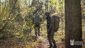 Wakacje z WOT - żołnierze w lesie